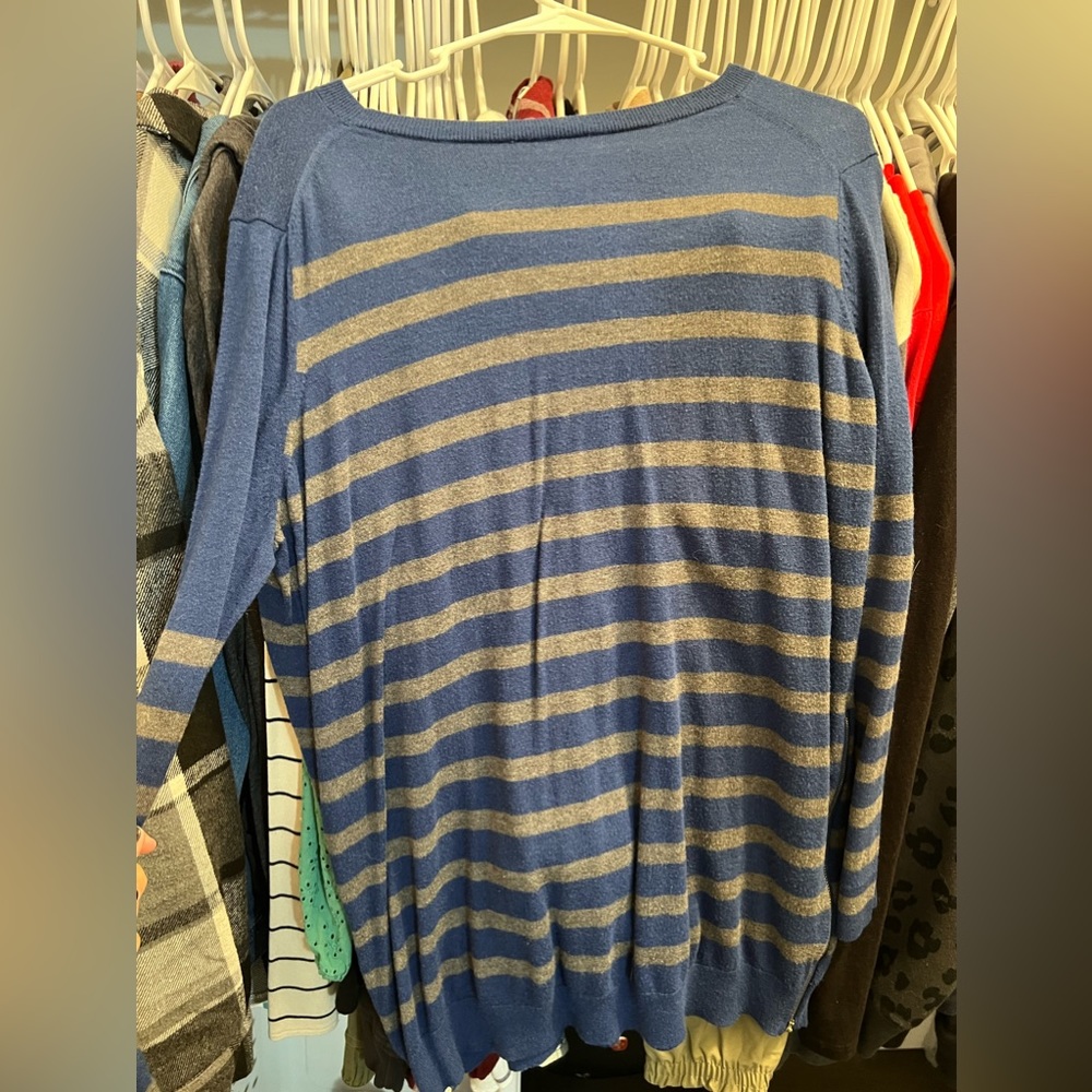 Sweater with side zipper details - XL
